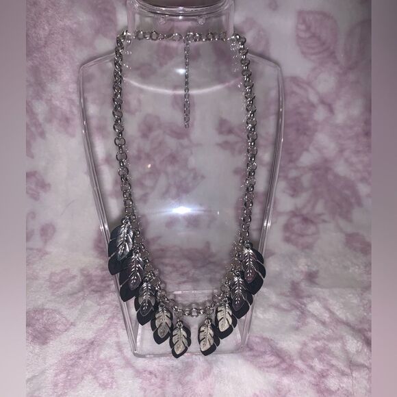 Jewelry - NWOT Feather Necklace